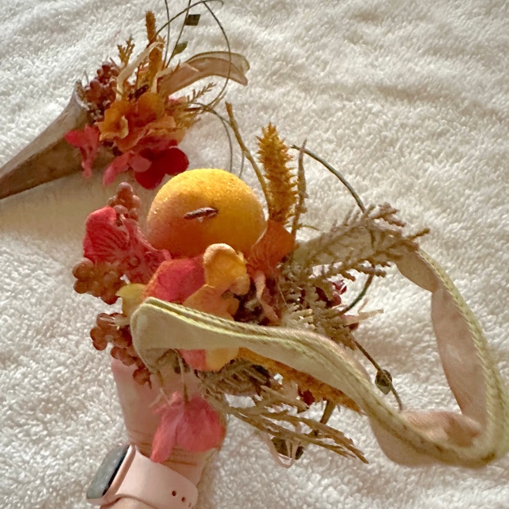 Two Flower-filled Sconces - Picture 5 of 6